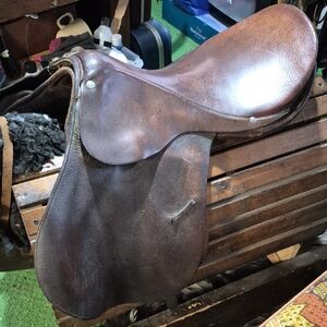 Decor-Pariani Made In Italy English Saddle
